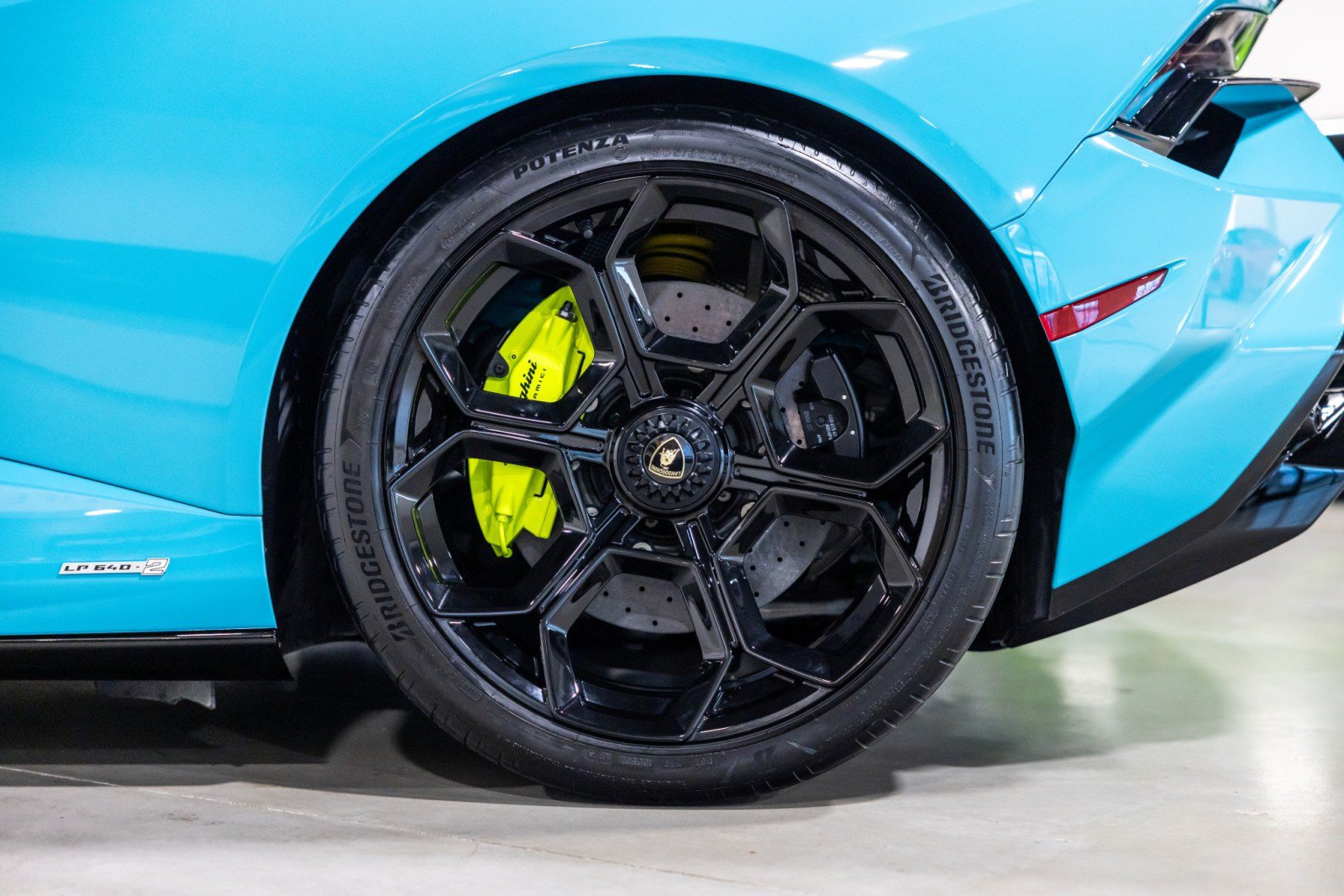 Used 2024 Lamborghini Huracan Tecnica RWD image 18