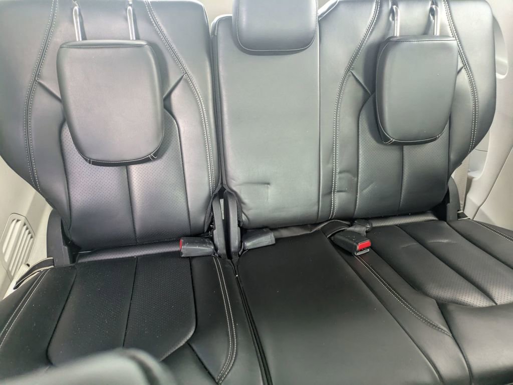 Used 2023 Chrysler Pacifica Touring-L image 29