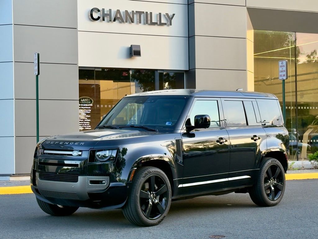 Used 2025 Land Rover Defender 110 X-Dynamic SE AWD/4WD image 1