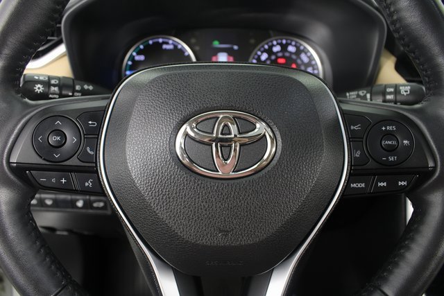 Used 2021 Toyota RAV4 XLE Premium image 14