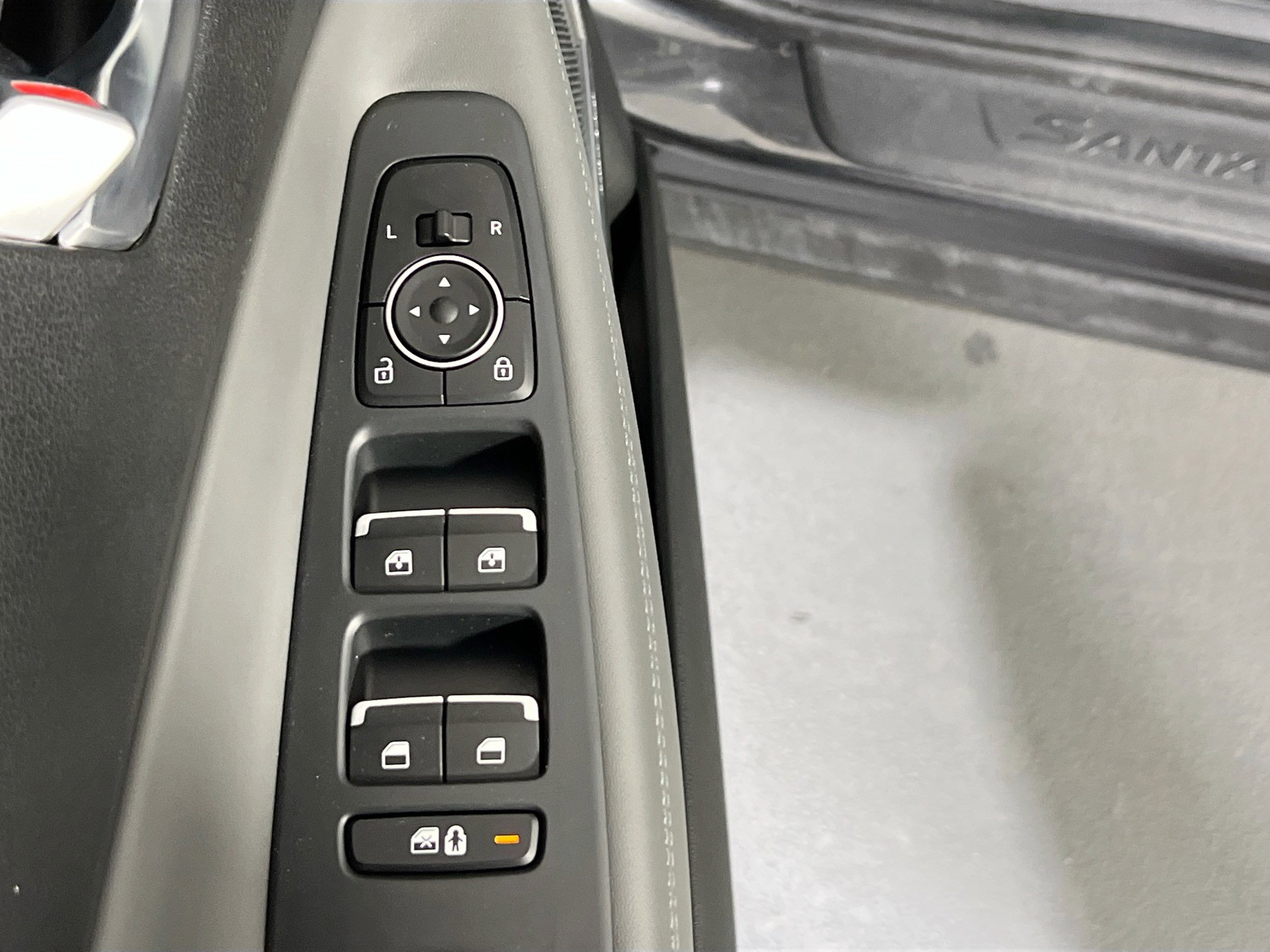 Used 2022 Hyundai Santa Fe SEL w/ Convenience + Premium Package image 18