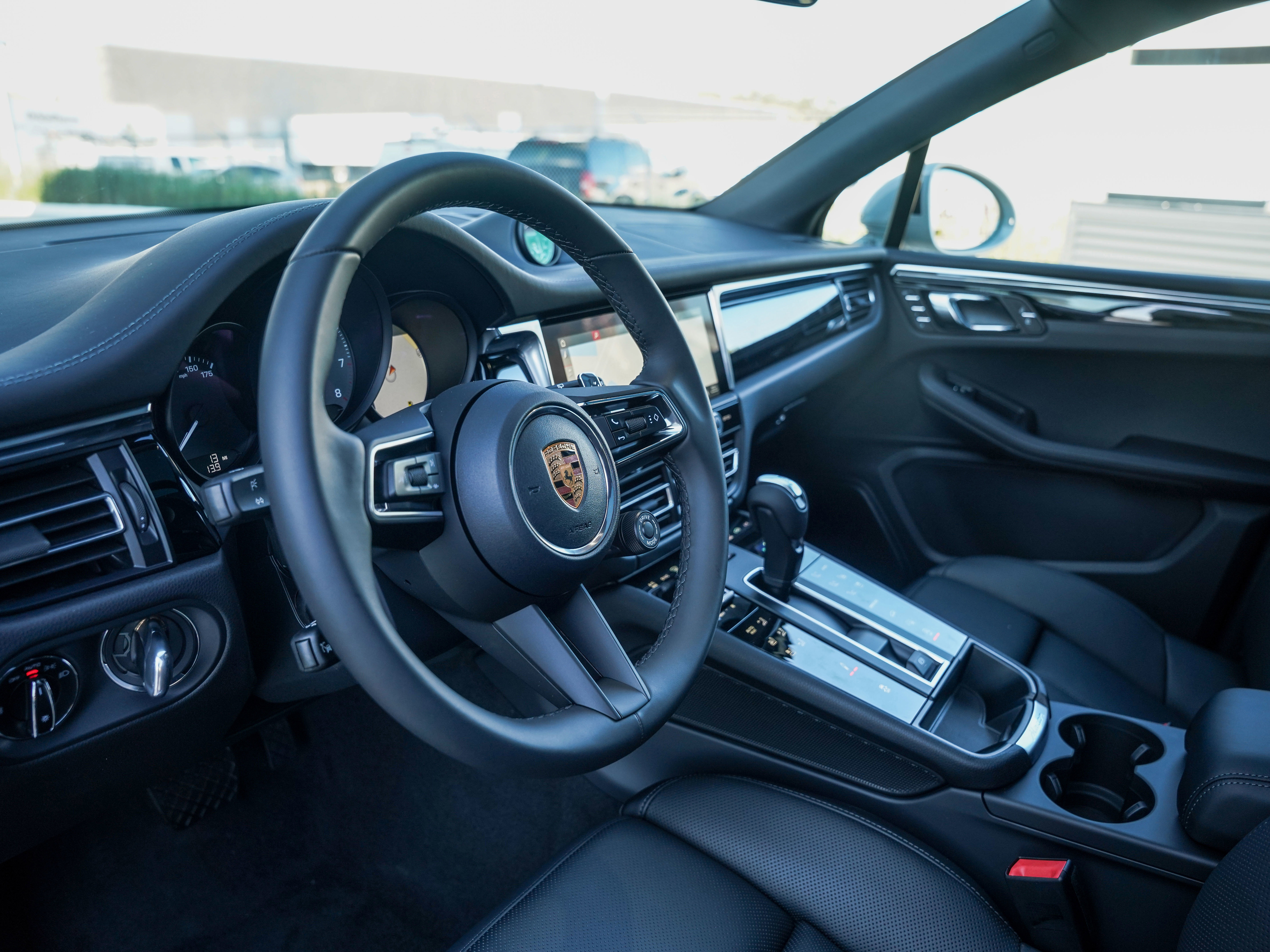 New 2026 Porsche Macan S image 4