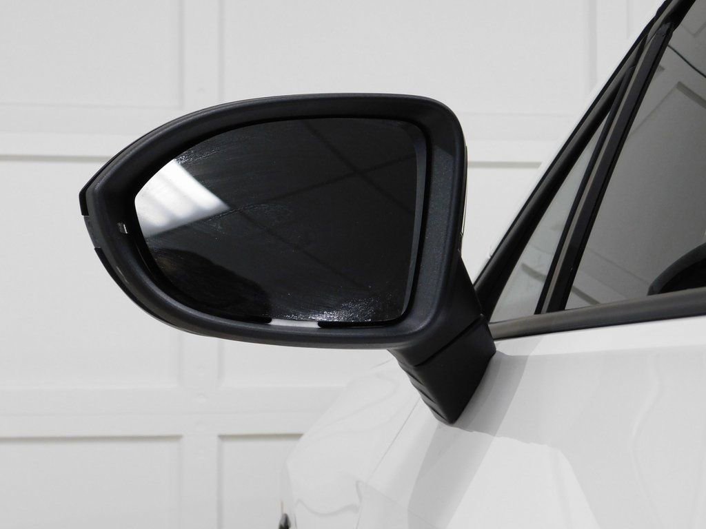 Used 2025 Volkswagen Golf R image 26