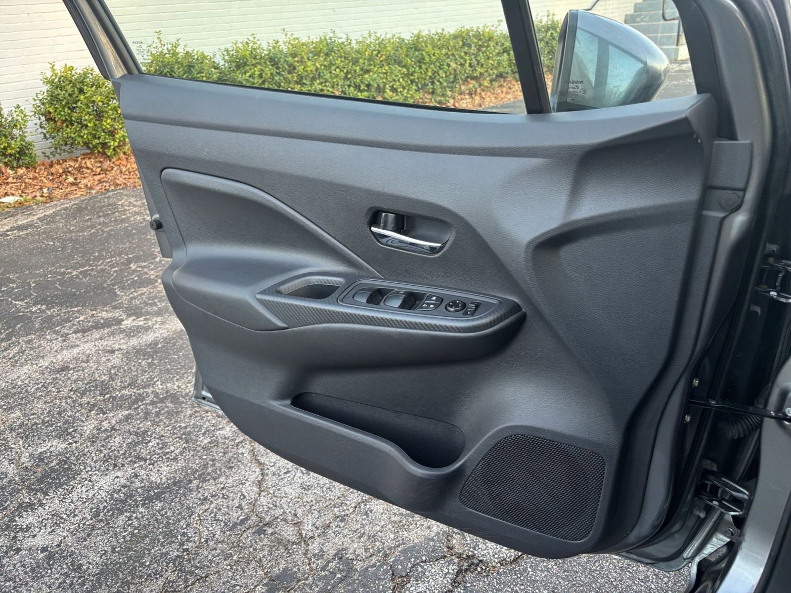 Used 2025 Nissan Versa SV image 18