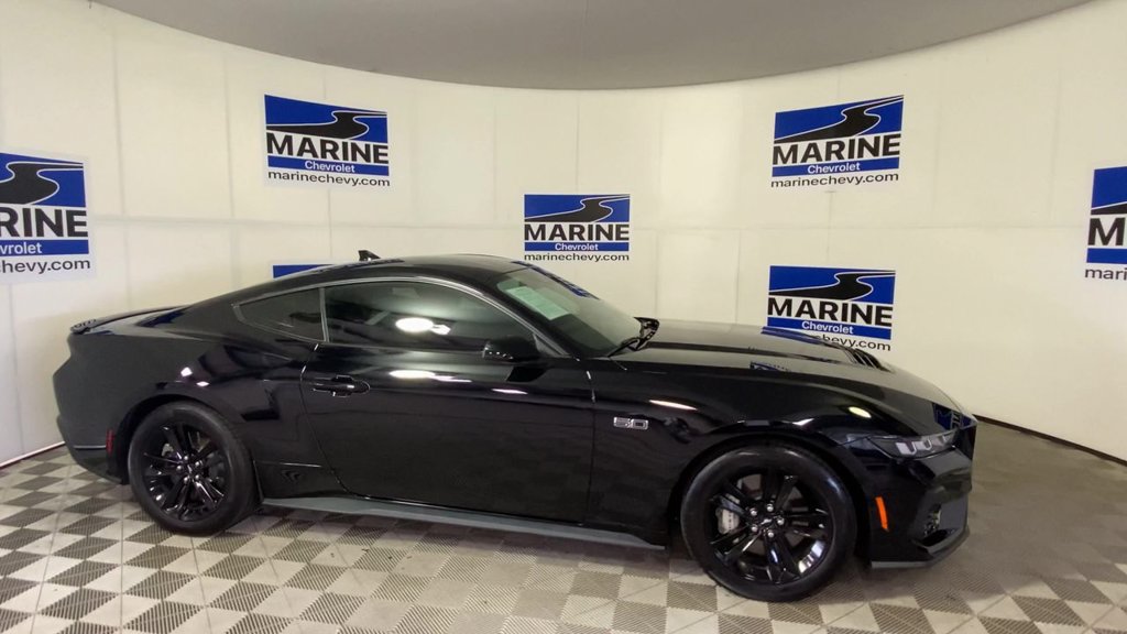 Used 2025 Ford Mustang GT RWD image 3