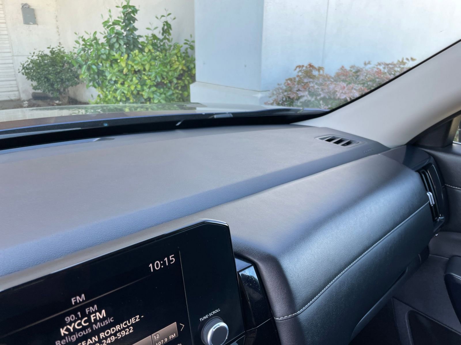 Used 2025 Nissan Pathfinder SV image 38