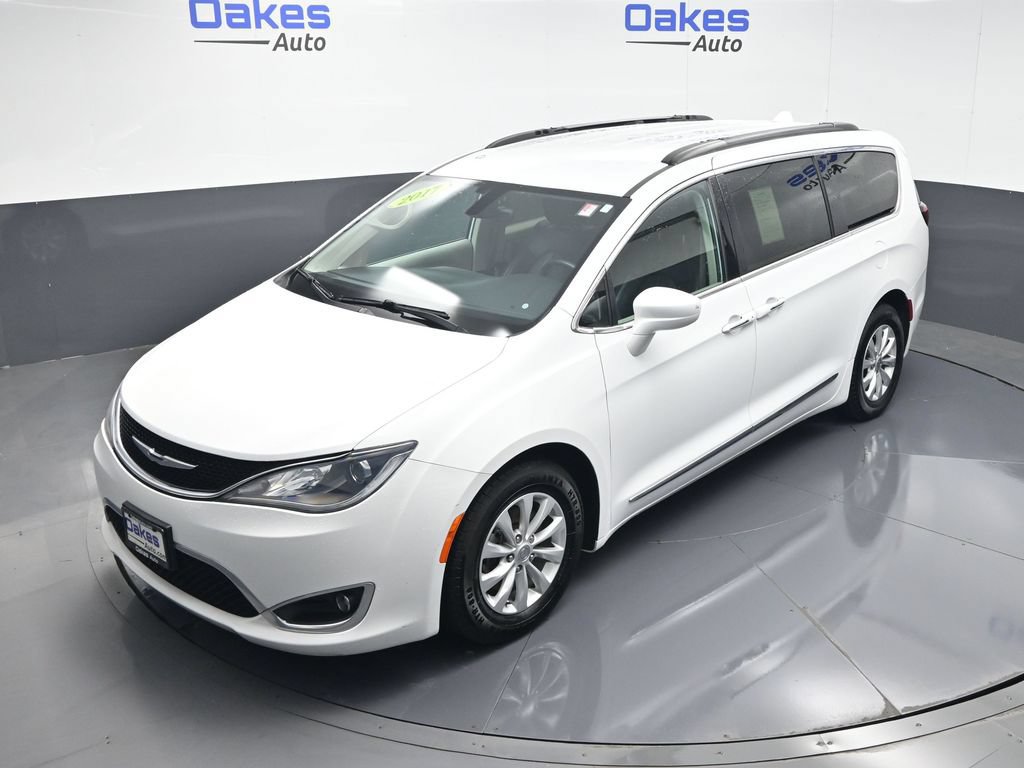 Used 2017 Chrysler Pacifica Touring-L FWD image 45