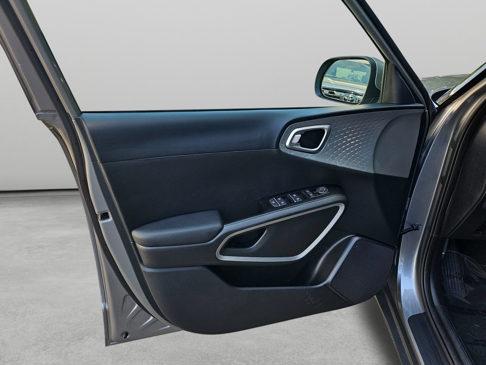 Used 2025 Kia Soul LX w/ LX Technology Package FWD image 34