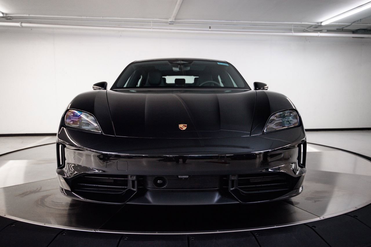 New 2026 Porsche Taycan image 10