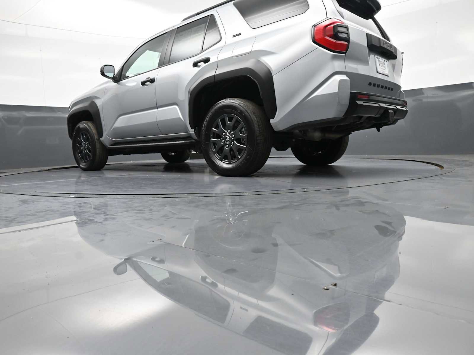 Certified 2025 Toyota 4Runner SR5 AWD/4WD image 32