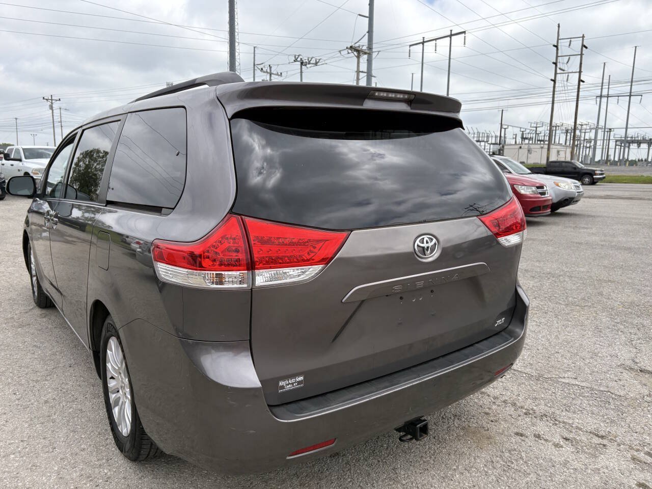 Used 2011 Toyota Sienna XLE w/ Entertainment Pkg FWD image 12