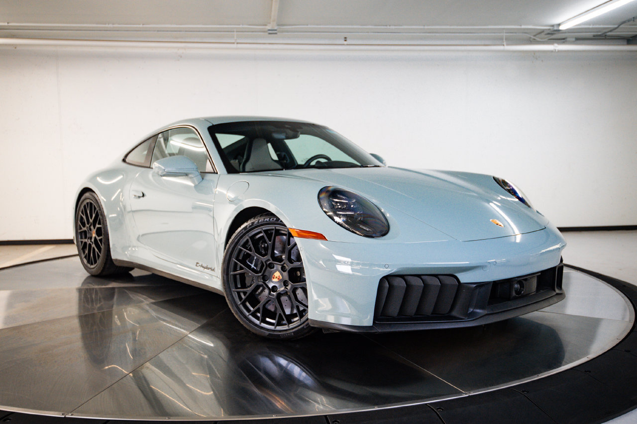 Certified 2025 Porsche 911 Carrera GTS RWD image 9