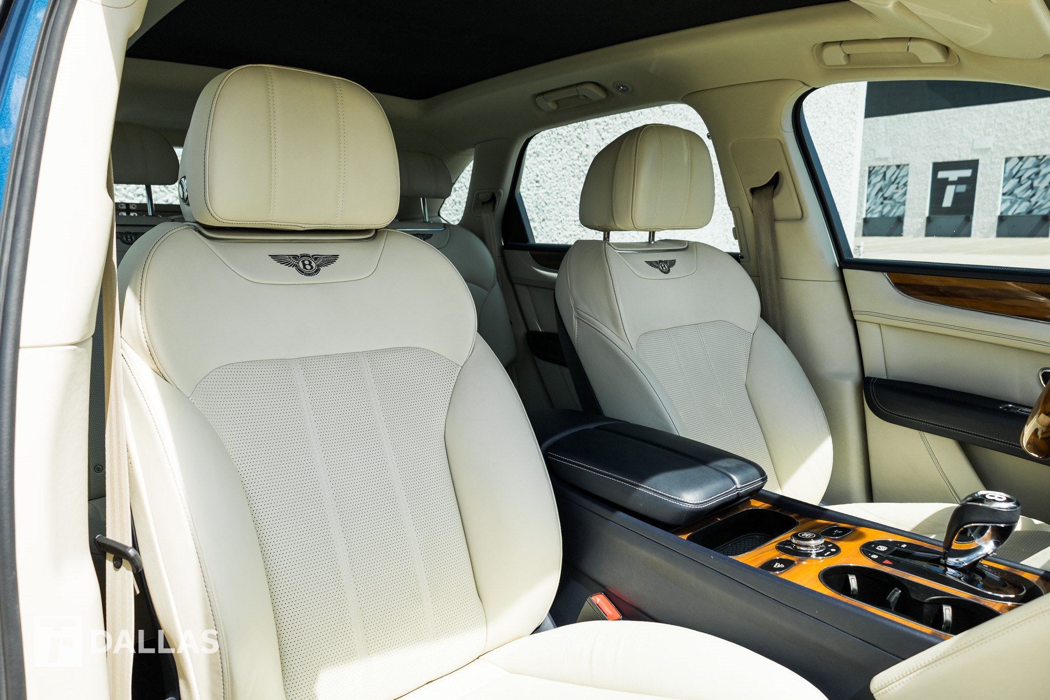 Used 2019 Bentley Bentayga AWD/4WD image 40