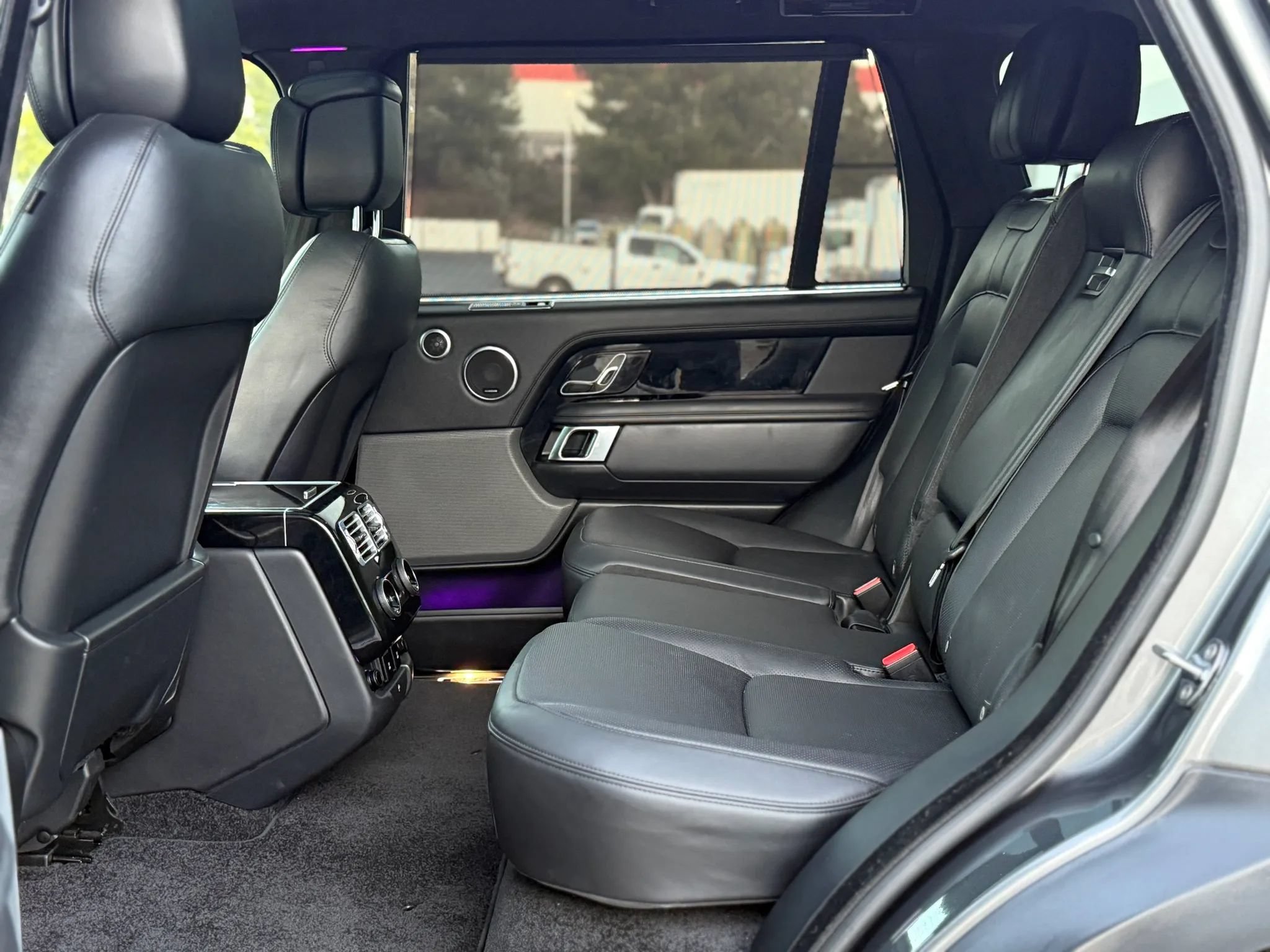 Used 2019 Land Rover Range Rover Long Wheelbase Supercharged AWD/4WD image 35