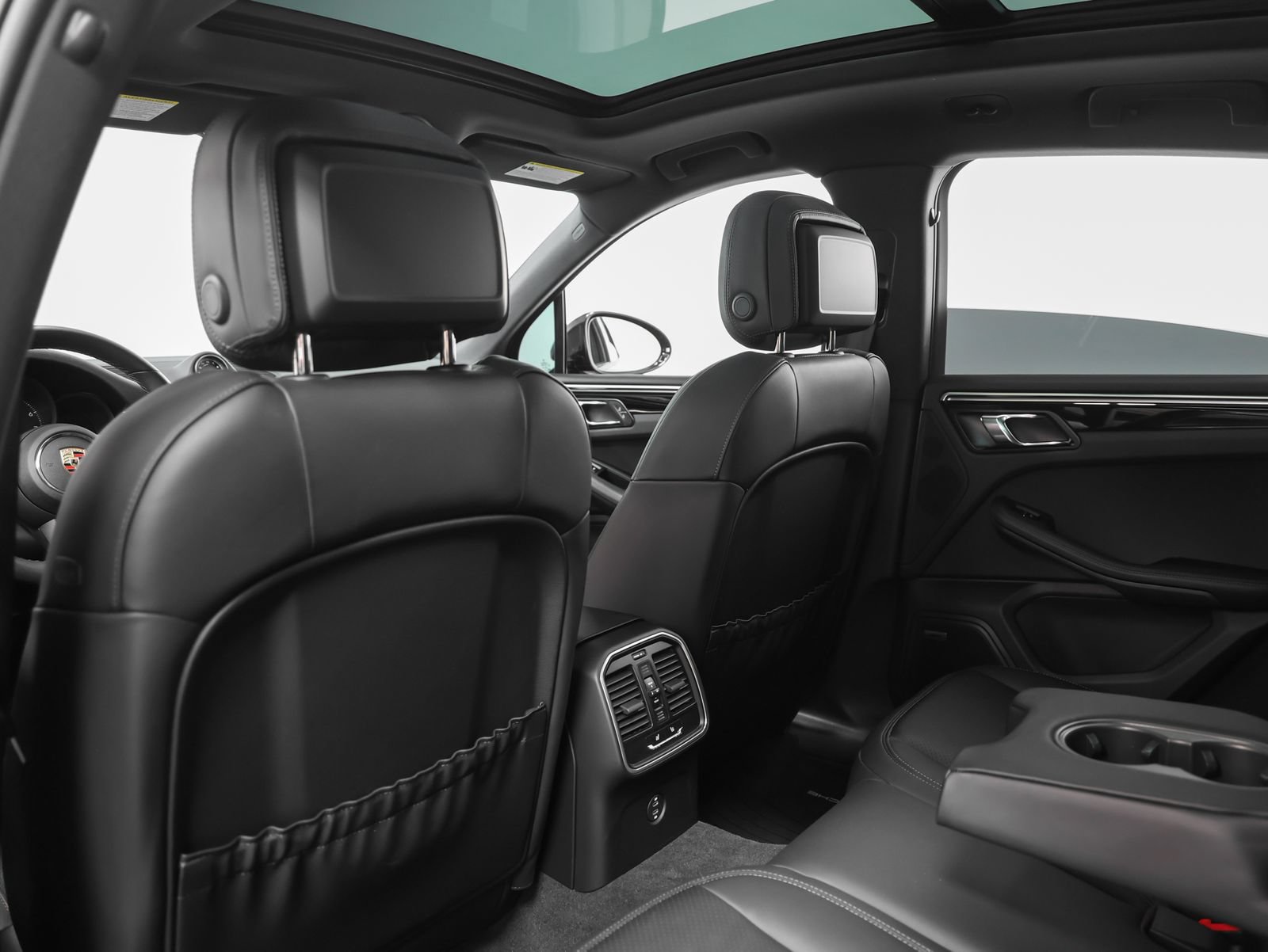 Certified 2024 Porsche Macan AWD/4WD image 41