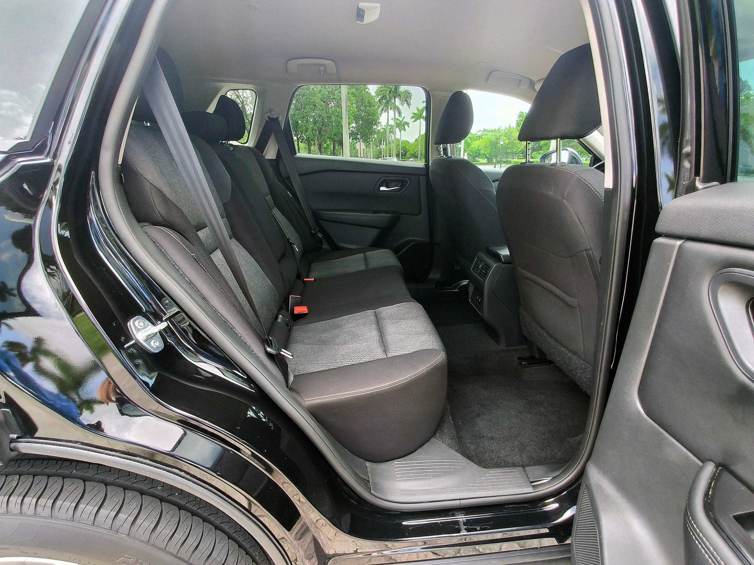 Used 2024 Nissan Rogue SV FWD image 36
