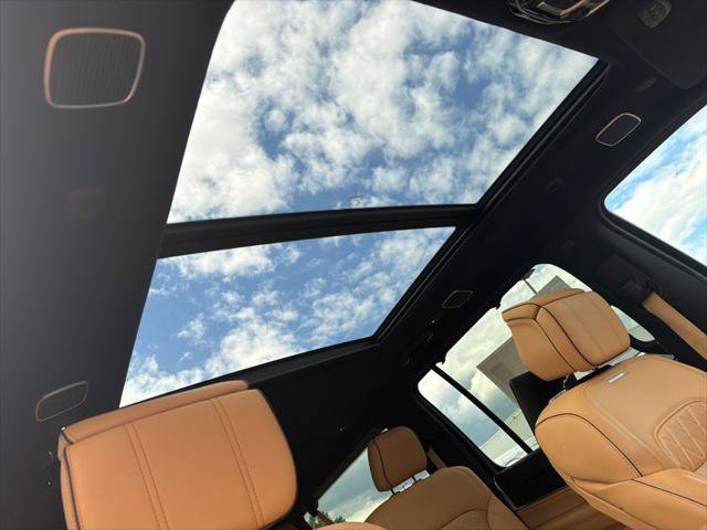 Certified 2025 Jeep Grand Wagoneer L Series III w/ Rear Seat Video Group 1 AWD/4WD image 17