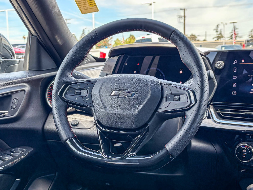 Used 2026 Chevrolet Trax RS FWD image 19