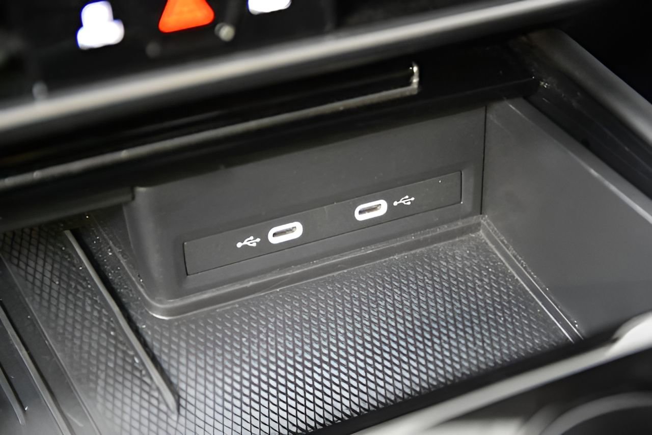 Used 2025 Volkswagen Atlas SE image 29