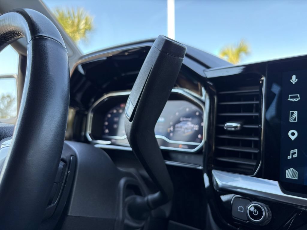 Used 2025 Chevrolet Silverado 1500 LT AWD/4WD image 29
