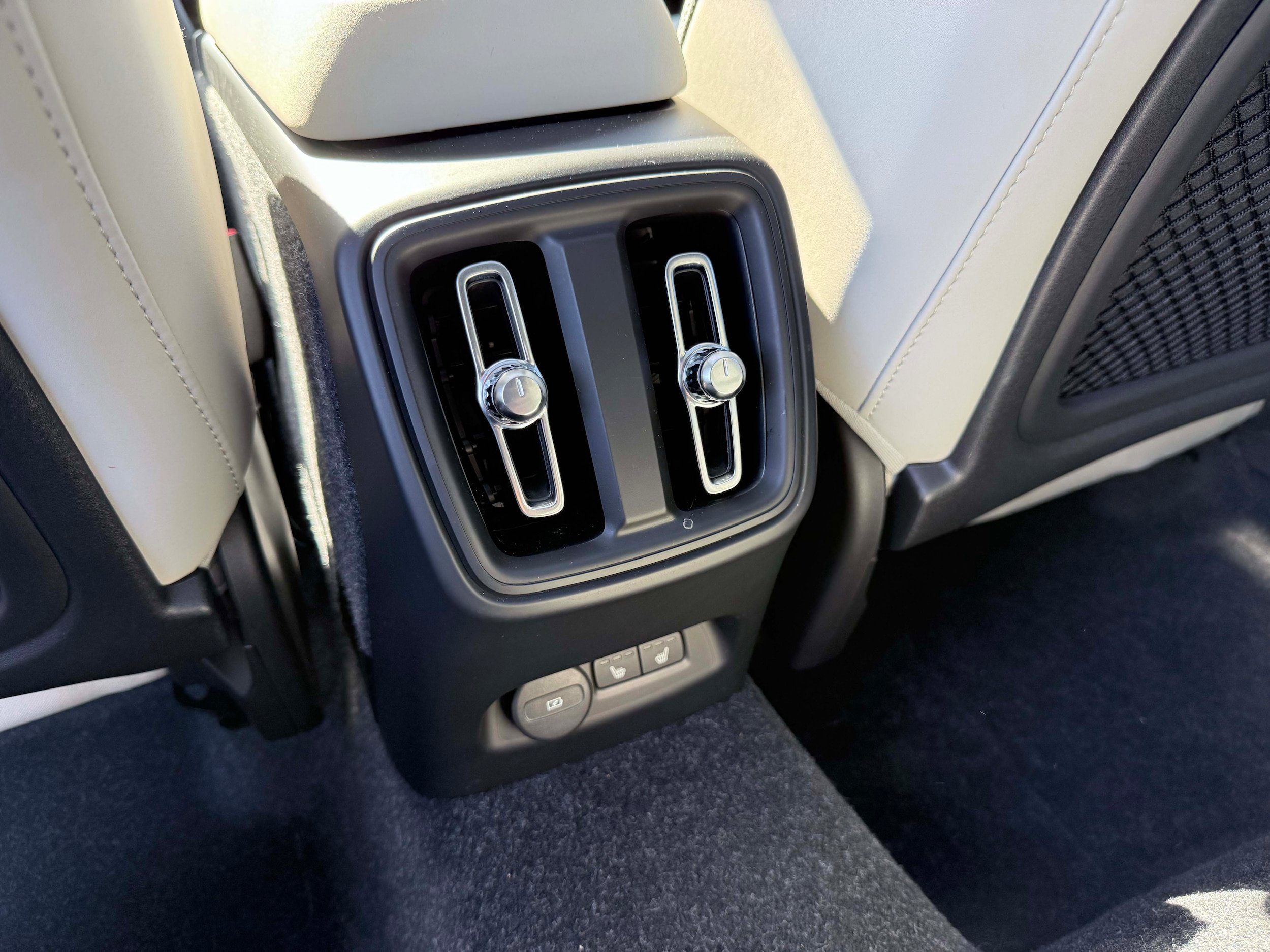 Certified 2025 Volvo EX40 Ultra AWD/4WD image 14