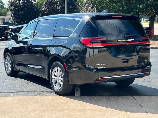 Used 2025 Chrysler Pacifica Select w/ Uconnect Theater Family Group AWD/4WD image 11