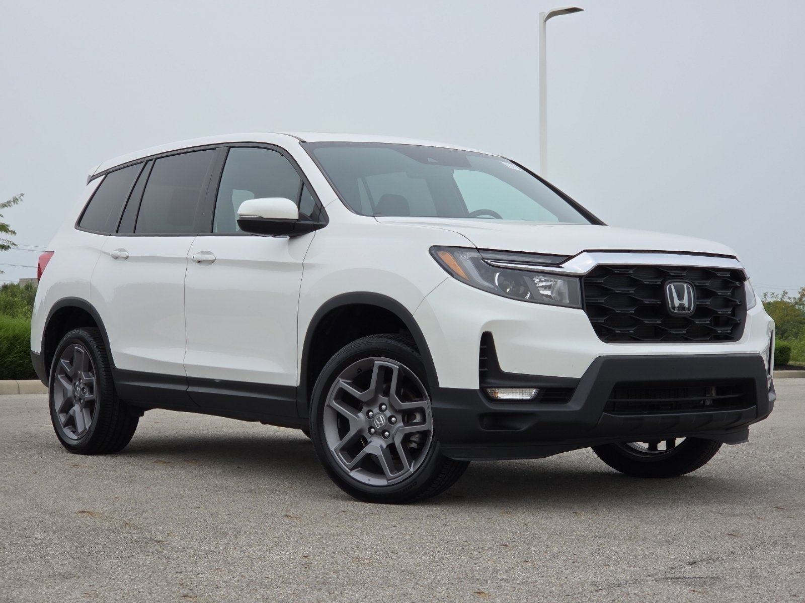 Used 2023 Honda Passport EX-L image 2
