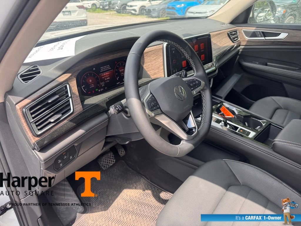 Used 2025 Volkswagen Atlas SEL AWD/4WD image 14
