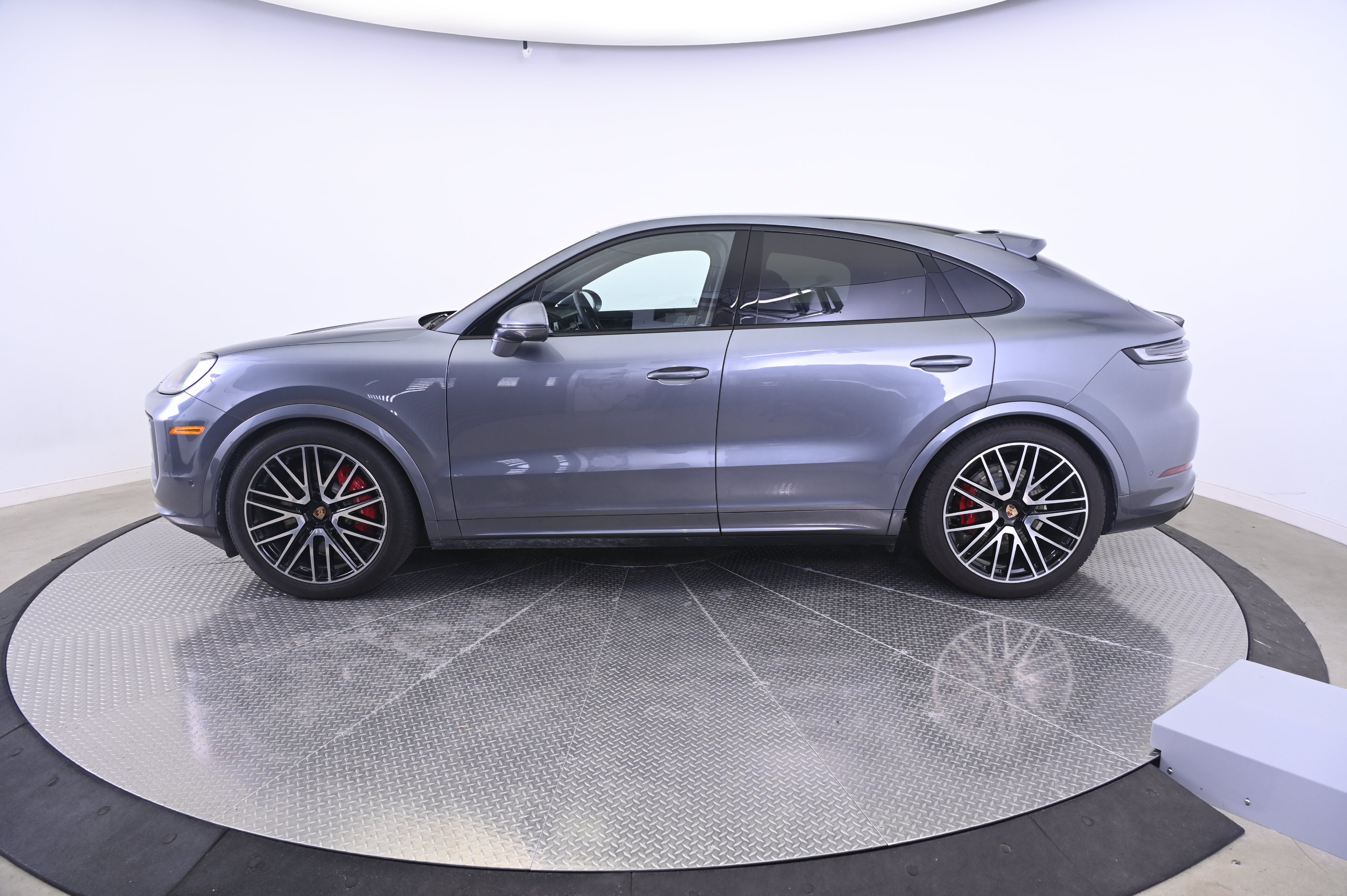 Certified 2026 Porsche Cayenne S AWD/4WD image 2