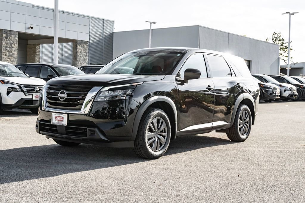 Used 2025 Nissan Pathfinder S FWD image 9