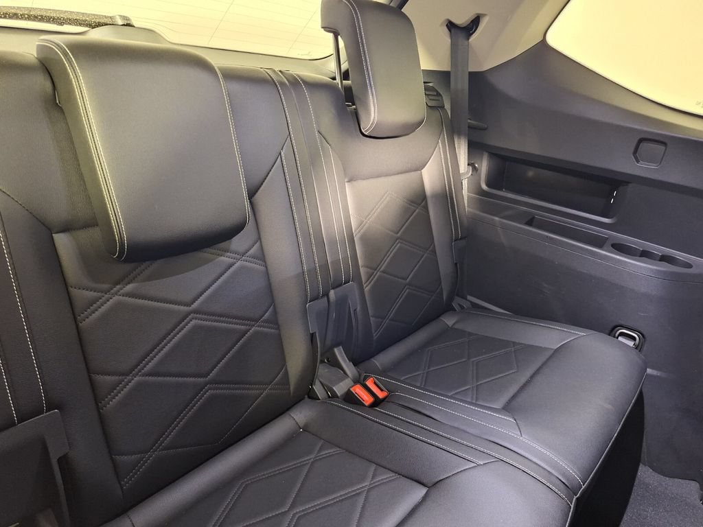 Used 2025 Volkswagen Atlas SE FWD image 31