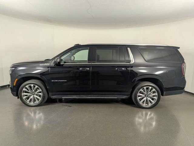 Used 2025 Chevrolet Suburban High Country w/ Sun And Tow Package AWD/4WD image 5