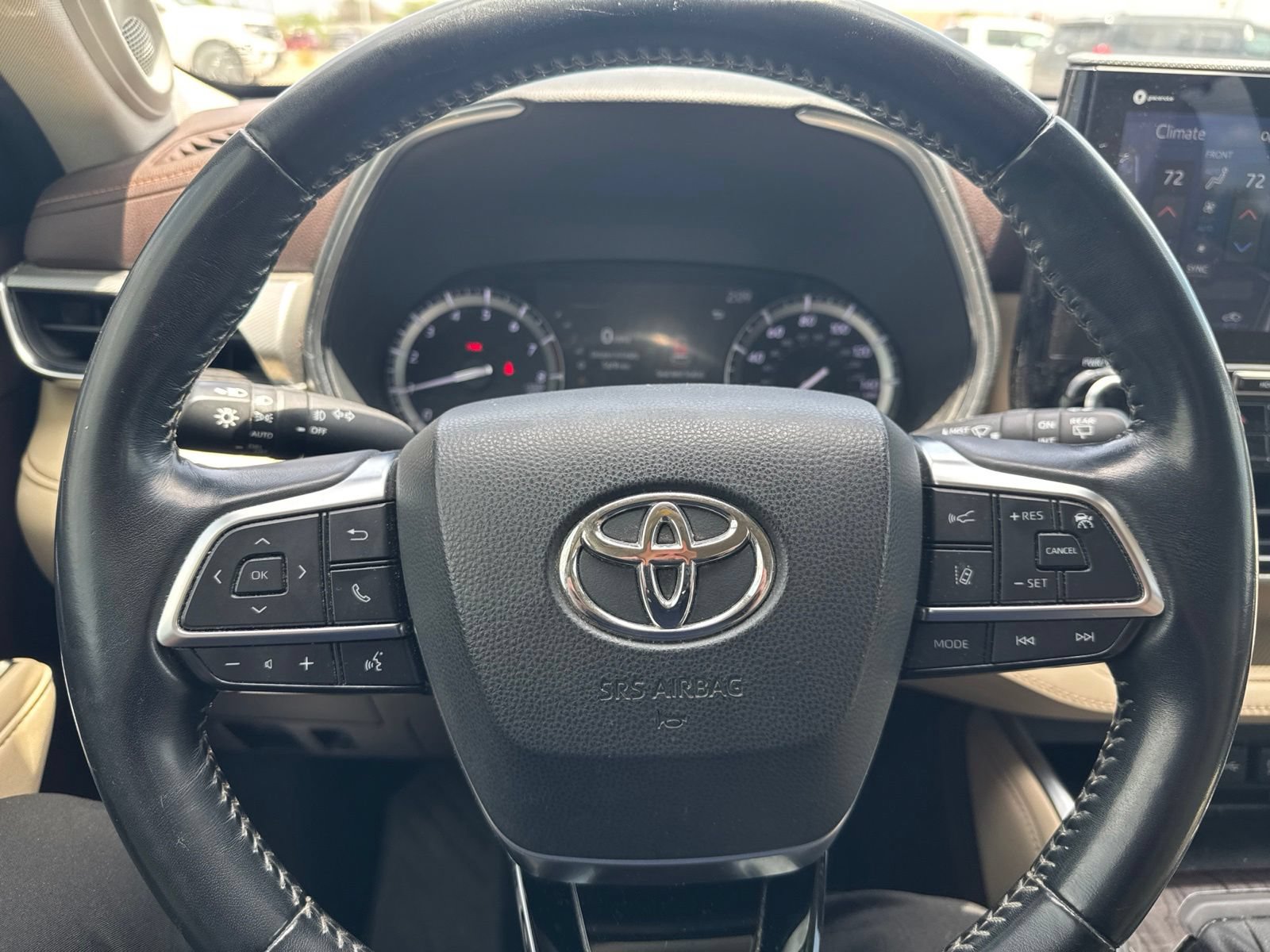 Used 2020 Toyota Highlander Platinum AWD/4WD image 13