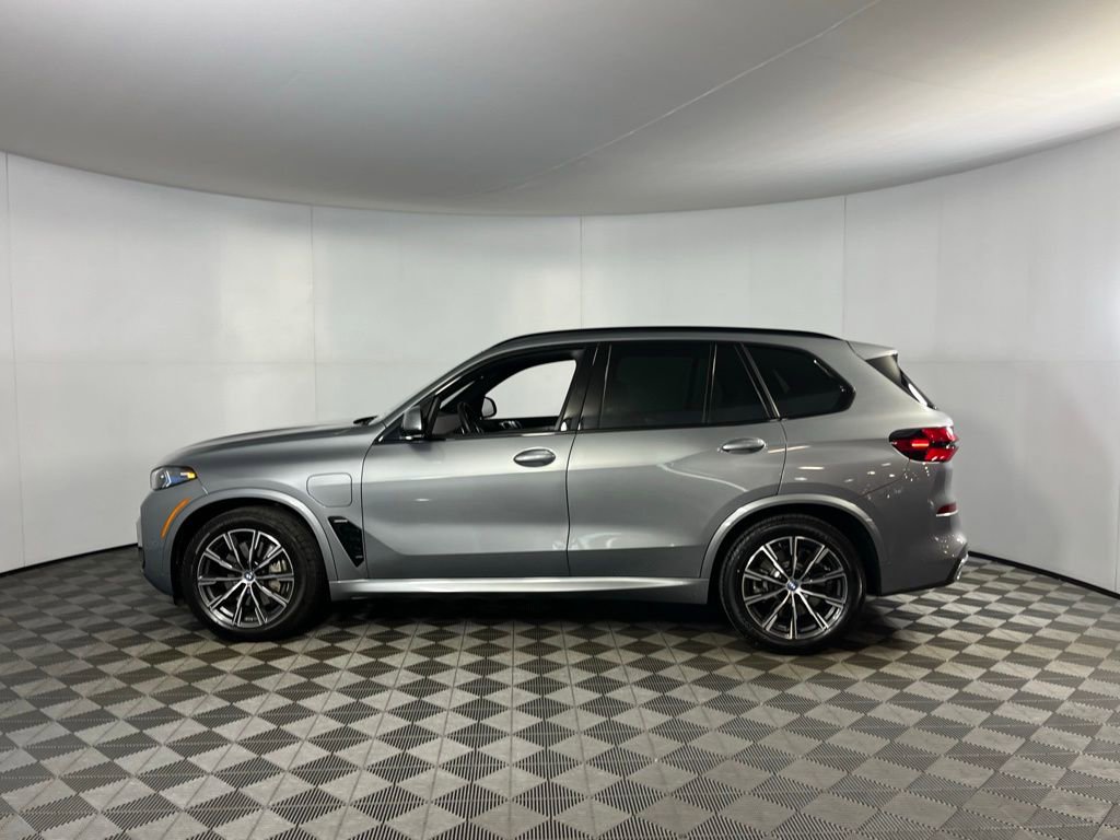 Used 2025 BMW X5 xDrive50e w/ M Sport Package image 7