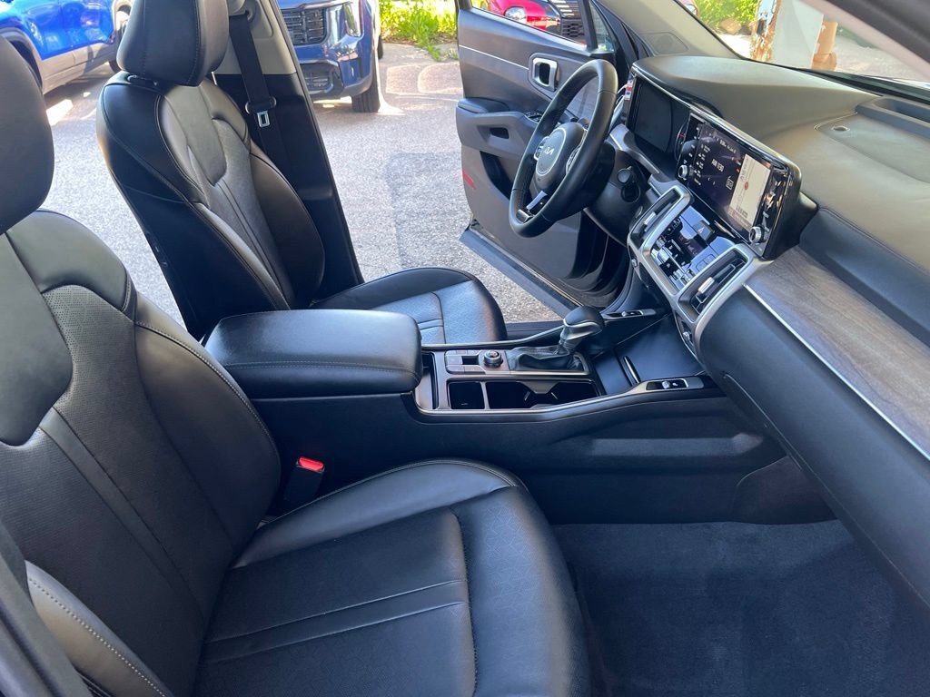 Certified 2023 Kia Sorento EX w/ Panoramic Sunroof Package FWD image 23
