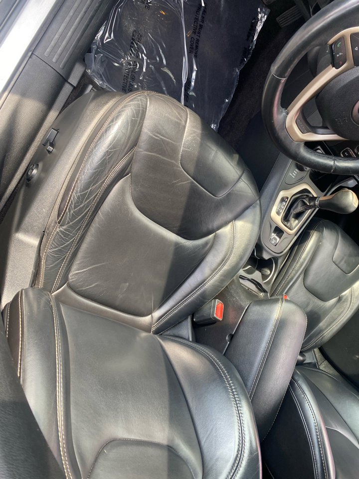 Used 2017 Jeep Cherokee Limited image 11