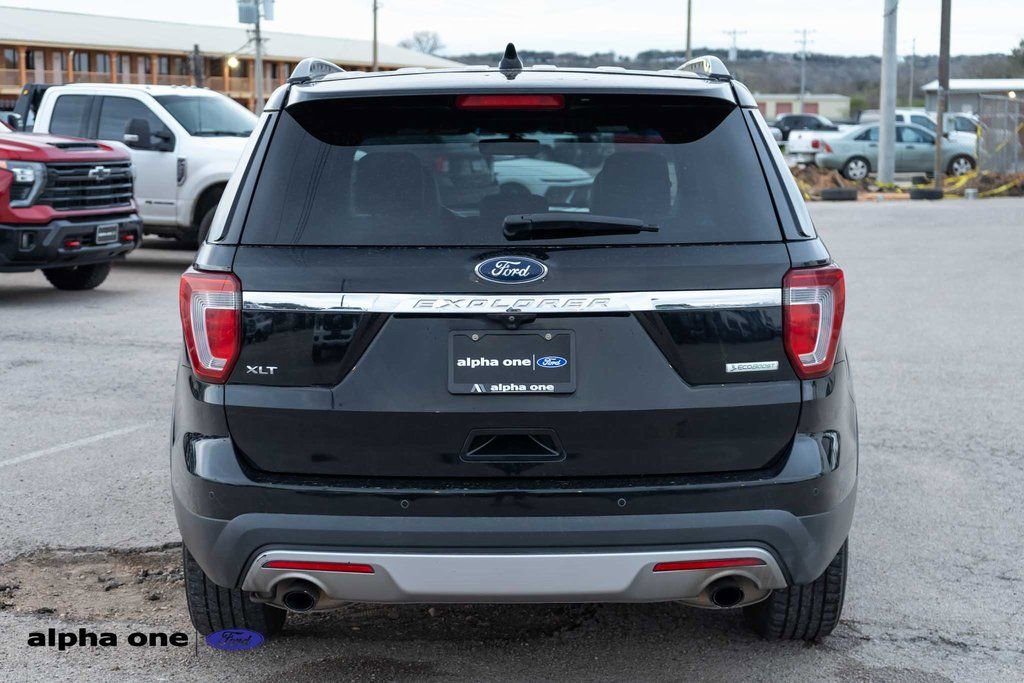 Used 2017 Ford Explorer XLT w/ Equipment Group 202A image 7