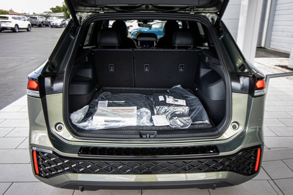 New 2026 Volkswagen Tiguan SE R-Line FWD image 20