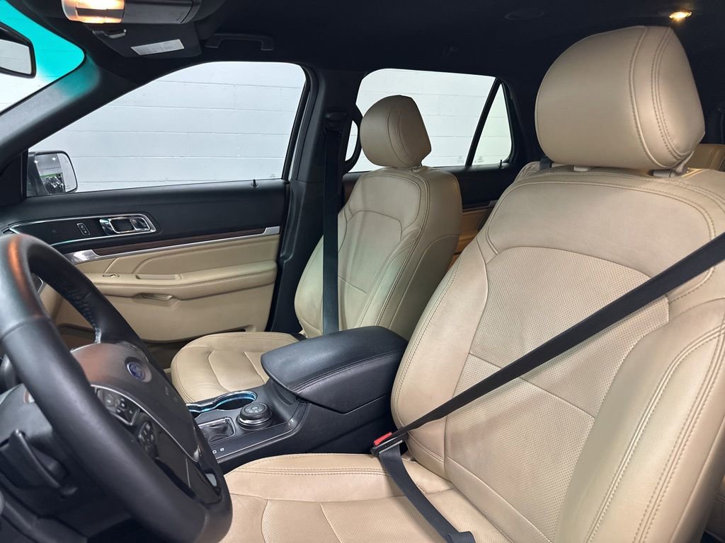 Used 2016 Ford Explorer Limited w/ Equipment Group 301A AWD/4WD image 15