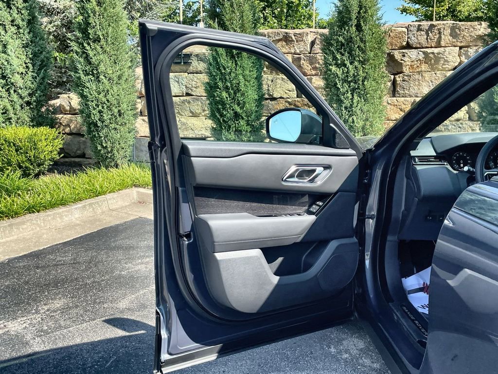 Certified 2025 Land Rover Range Rover Velar Dynamic HSE image 17