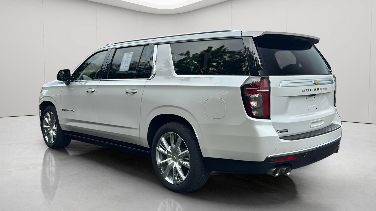 Used 2024 Chevrolet Suburban High Country AWD/4WD image 8