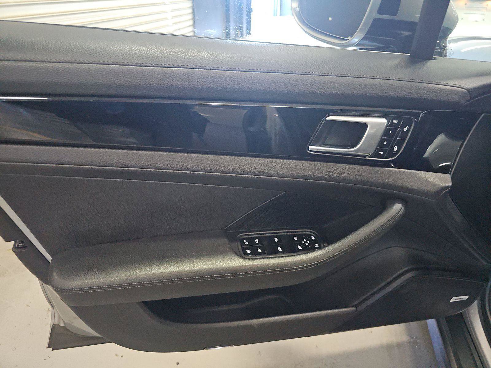 Used 2018 Porsche Panamera 4 AWD/4WD image 8