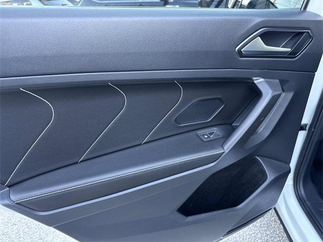 Certified 2022 Volkswagen Tiguan SE R-Line image 10