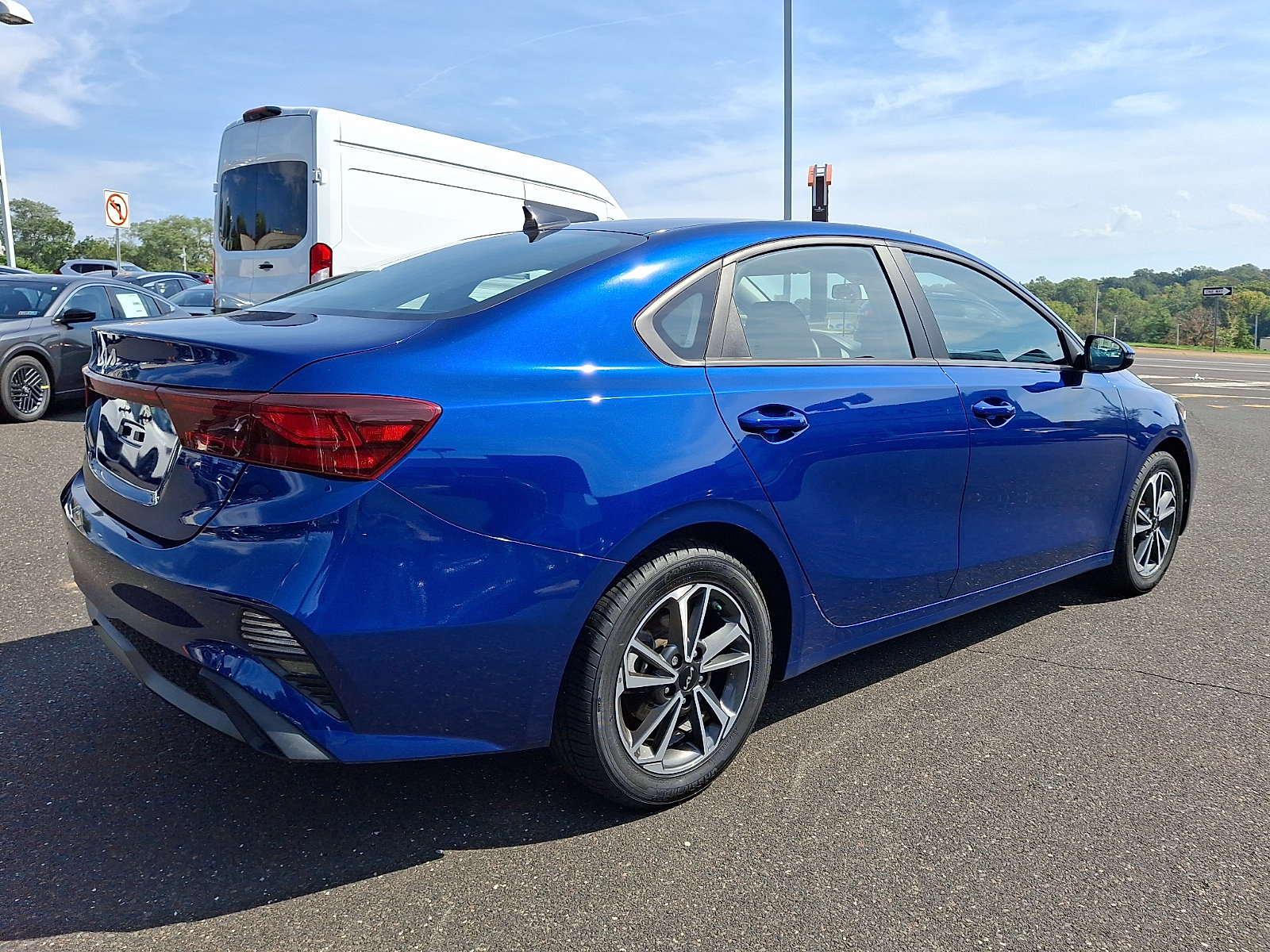Used 2023 Kia Forte LXS w/ LXS Technology Package FWD image 6