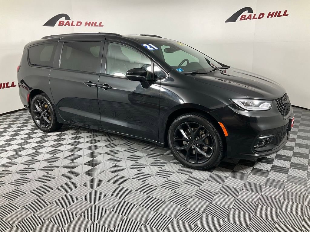 Used 2021 Chrysler Pacifica Limited w/ Uconnect Theater Family Group