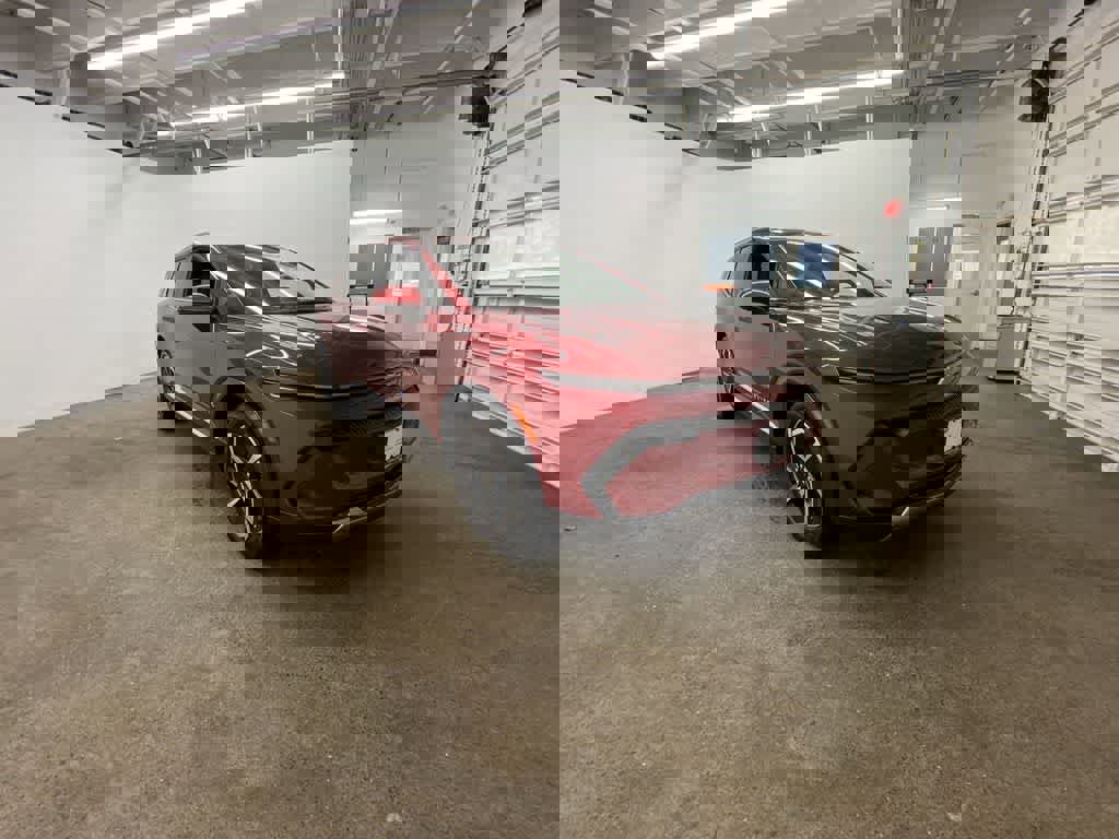 Used 2025 Chevrolet Equinox EV LT w/ Convenience Package image 8