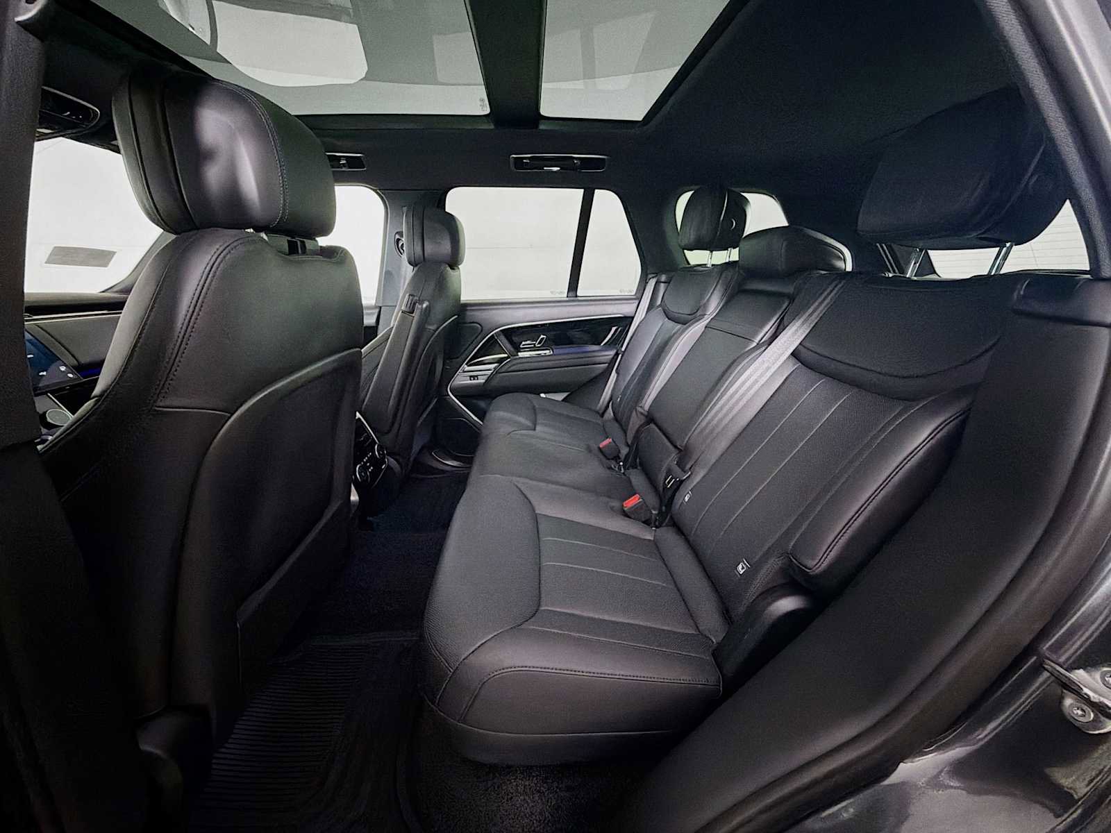 Certified 2023 Land Rover Range Rover SE image 45