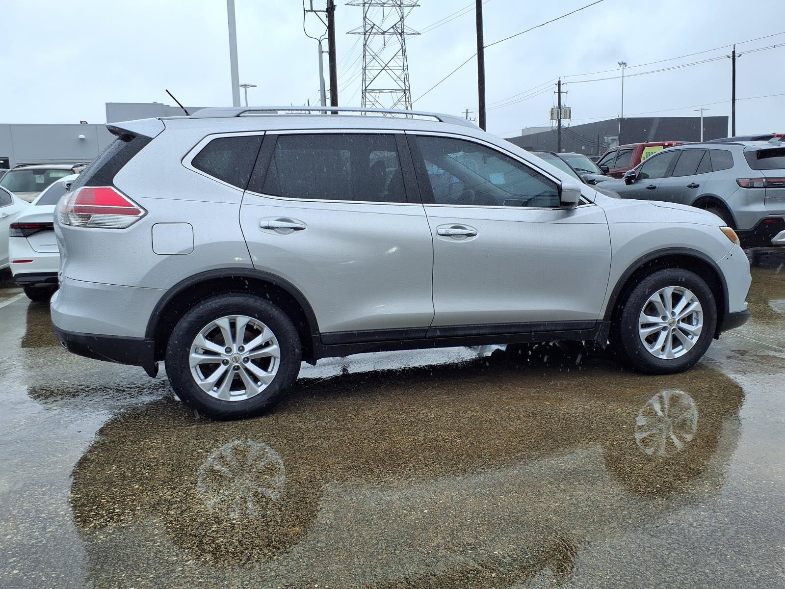 Used 2014 Nissan Rogue SV FWD image 25