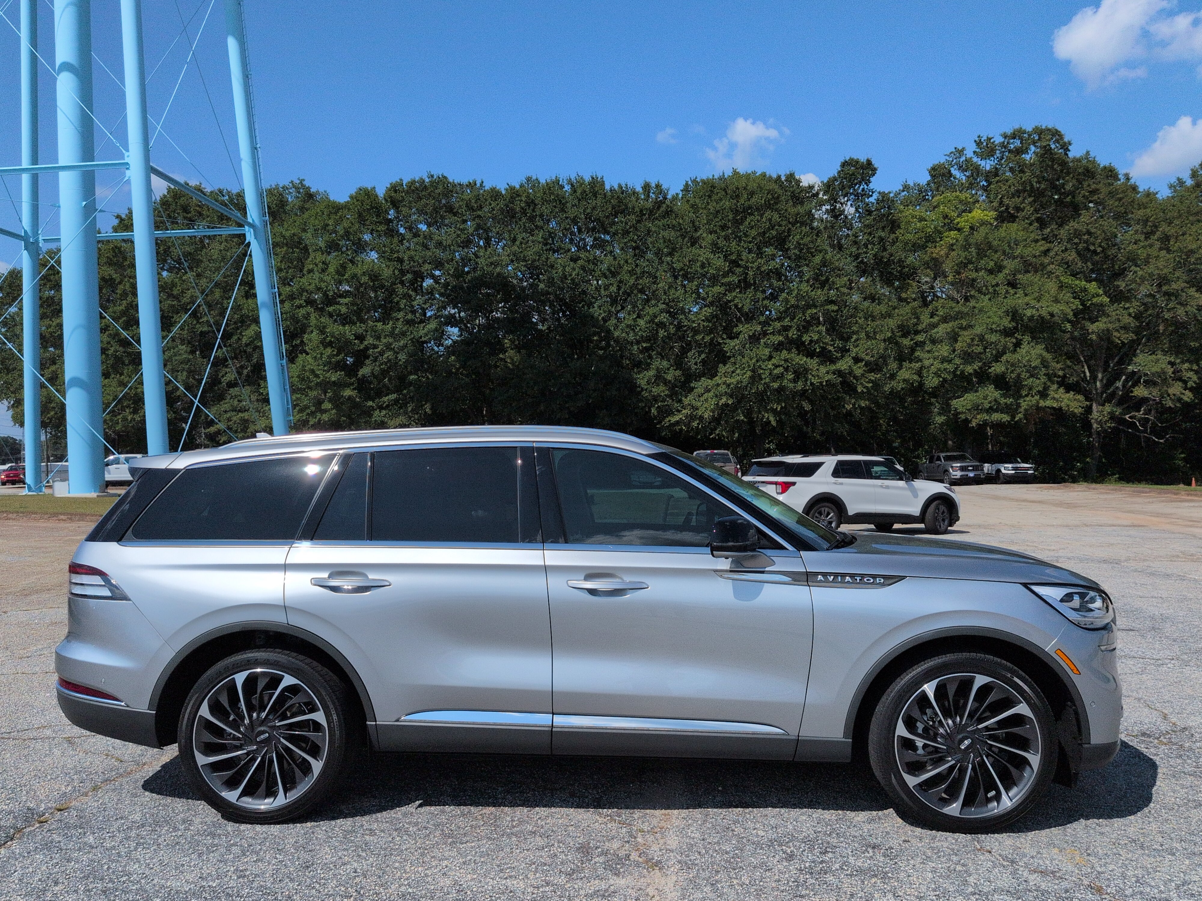 Used 2020 Lincoln Aviator Reserve w/ Equipment Group 202A AWD/4WD video 2