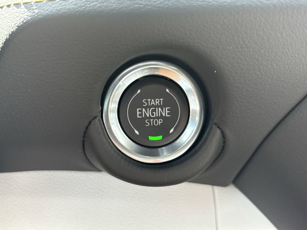 New 2025 Chevrolet Suburban Premier image 18